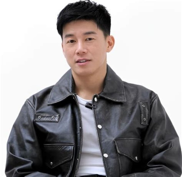 Kim Mu Yeol: The Rising Star in the World of Entertainment