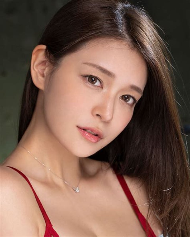 Tachibana Mary: The Rising Star of Japanese Entertainment